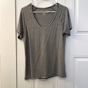 American Eagle v neck top